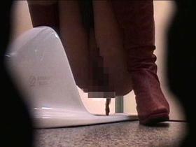 トイレ排泄盗撮スパイカメラ映像ベスト4時間73人　サンプル画像04